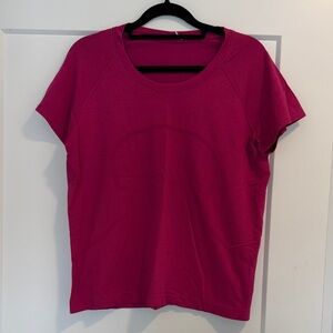 Lululemon - Waist Length Women's Pink T-Shirt